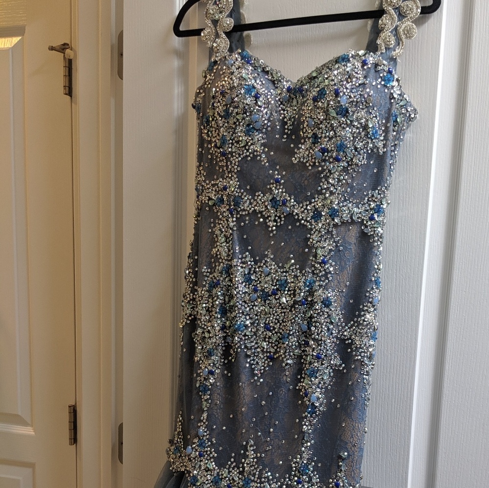 Prom dress - Picture 4 of 8